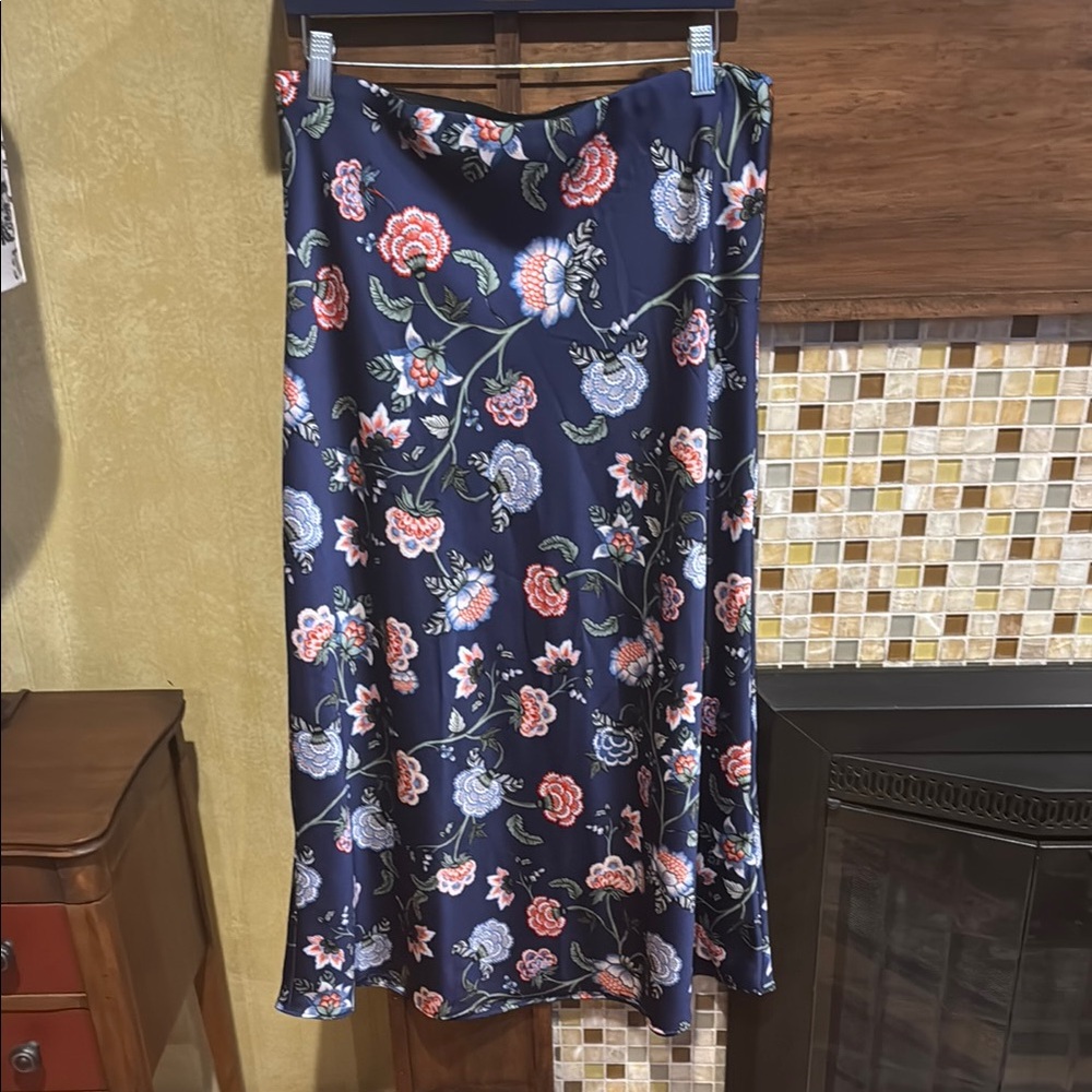 Loft Floral Navy Long  skirt like new condition